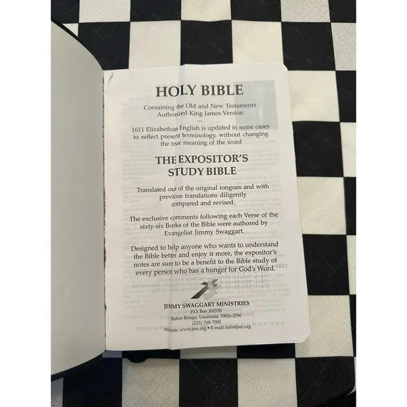 The Expositor’s Study Bible by Jimmy Swaggert (Black Bonded Leather) - Picture 6 of 6